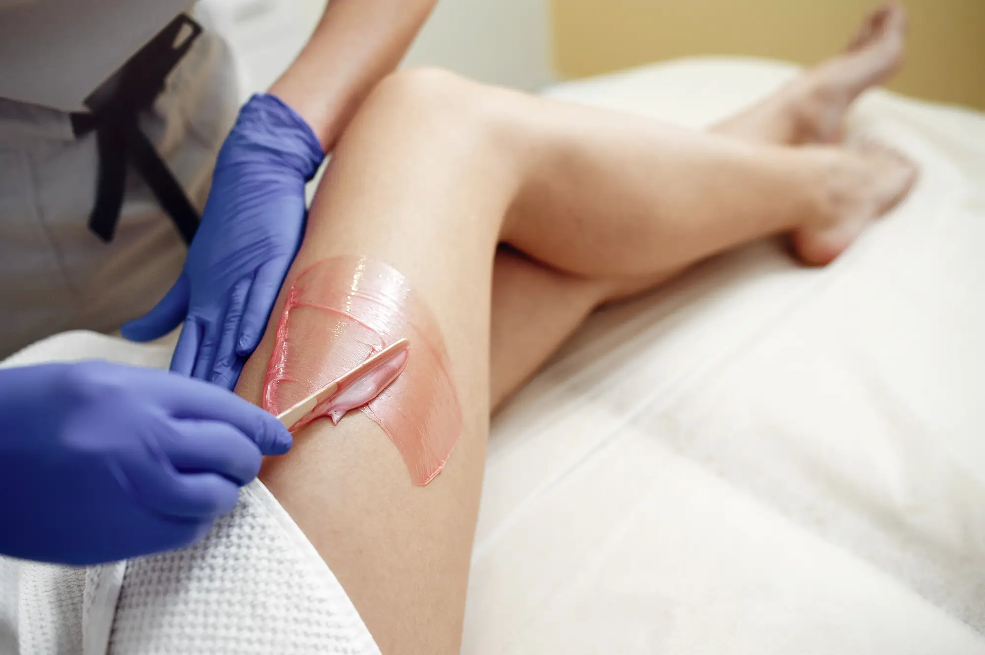 beautiful-young-girl-beauty-salon (2) Smooth skin waxing